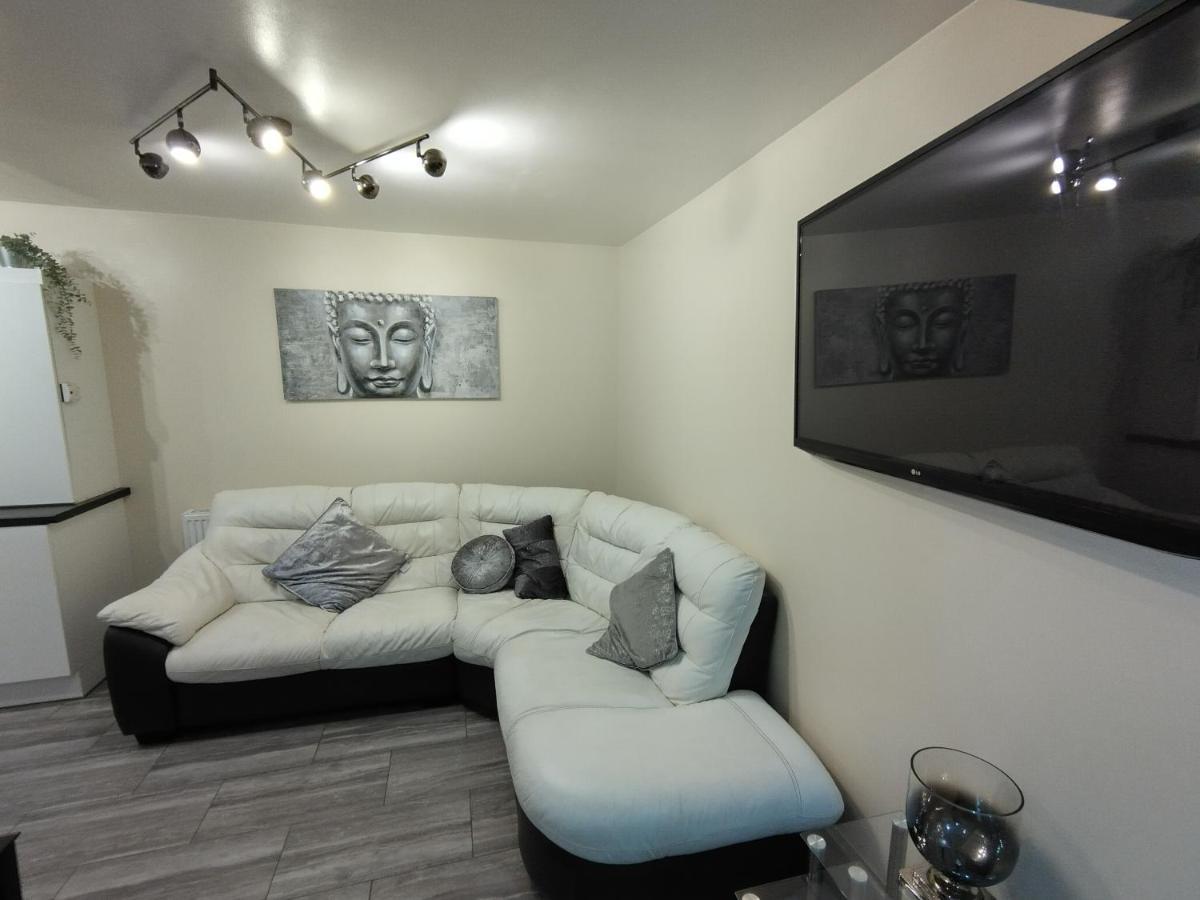 Queens Holiday Apartment Pembroke Dock Exterior foto