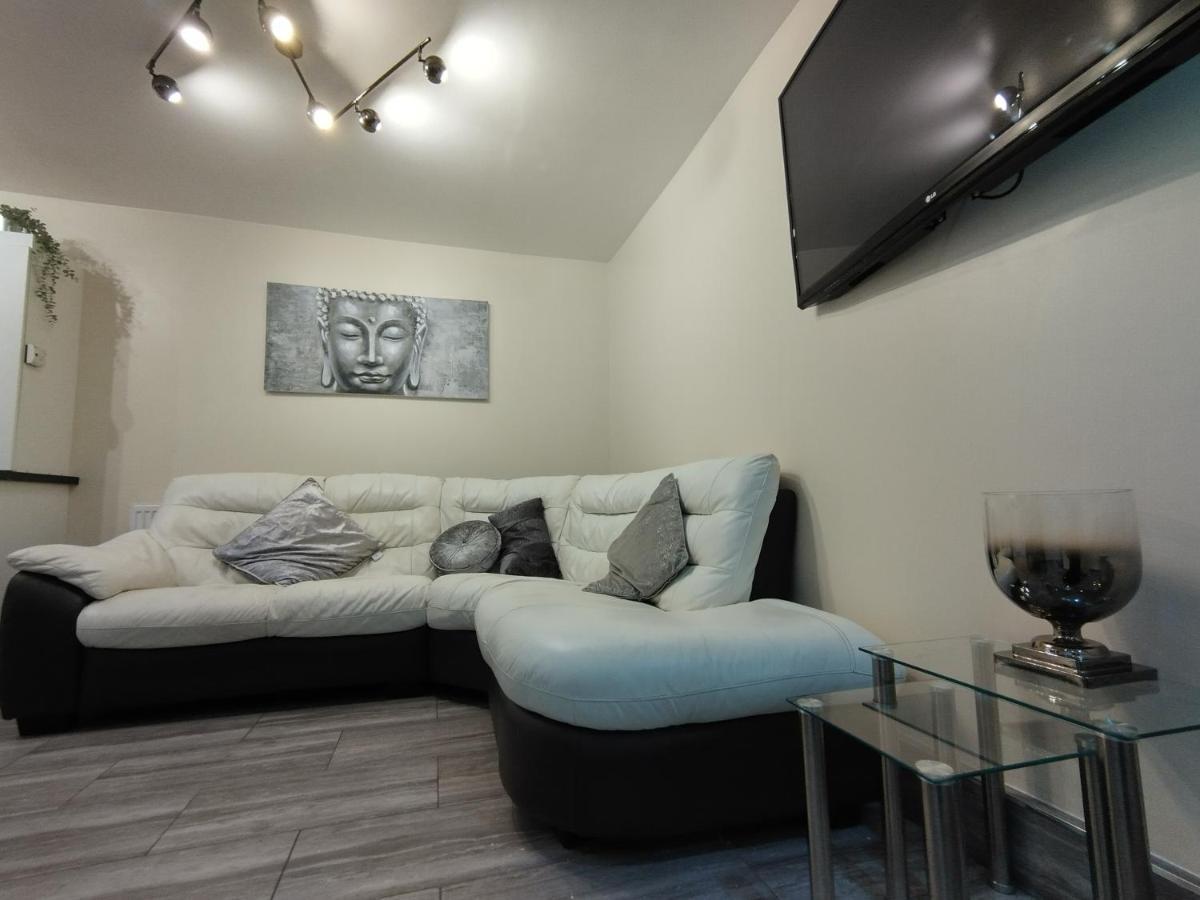 Queens Holiday Apartment Pembroke Dock Exterior foto